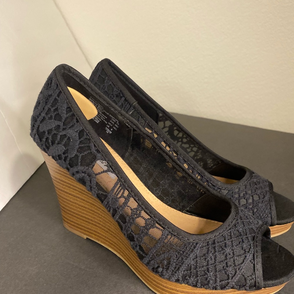 American Eagle Black Lace Wood Wedge Heels - Picture 4 of 7